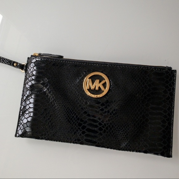 Michael Kors wristlet black snake print - Picture 2 of 5